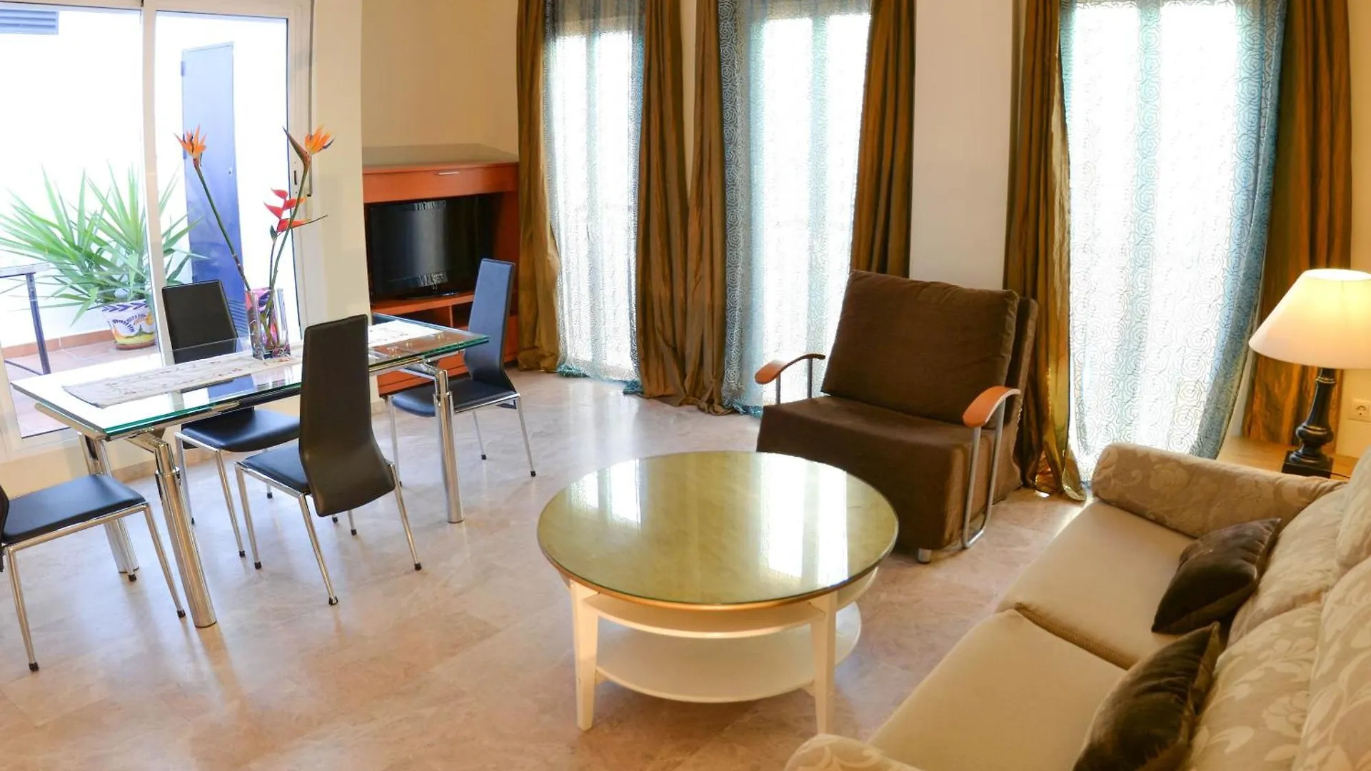 Apartamentos Sevilla 0*, Seville Spain